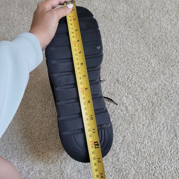 Fendi Sneakers - Picture 6 of 6